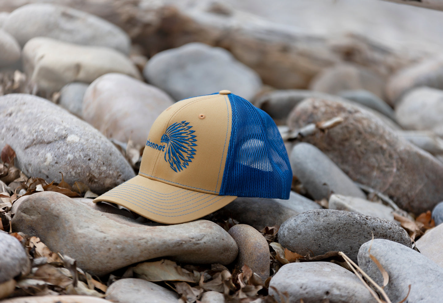 warbonnet trucker hat - Biscuit / True Blue