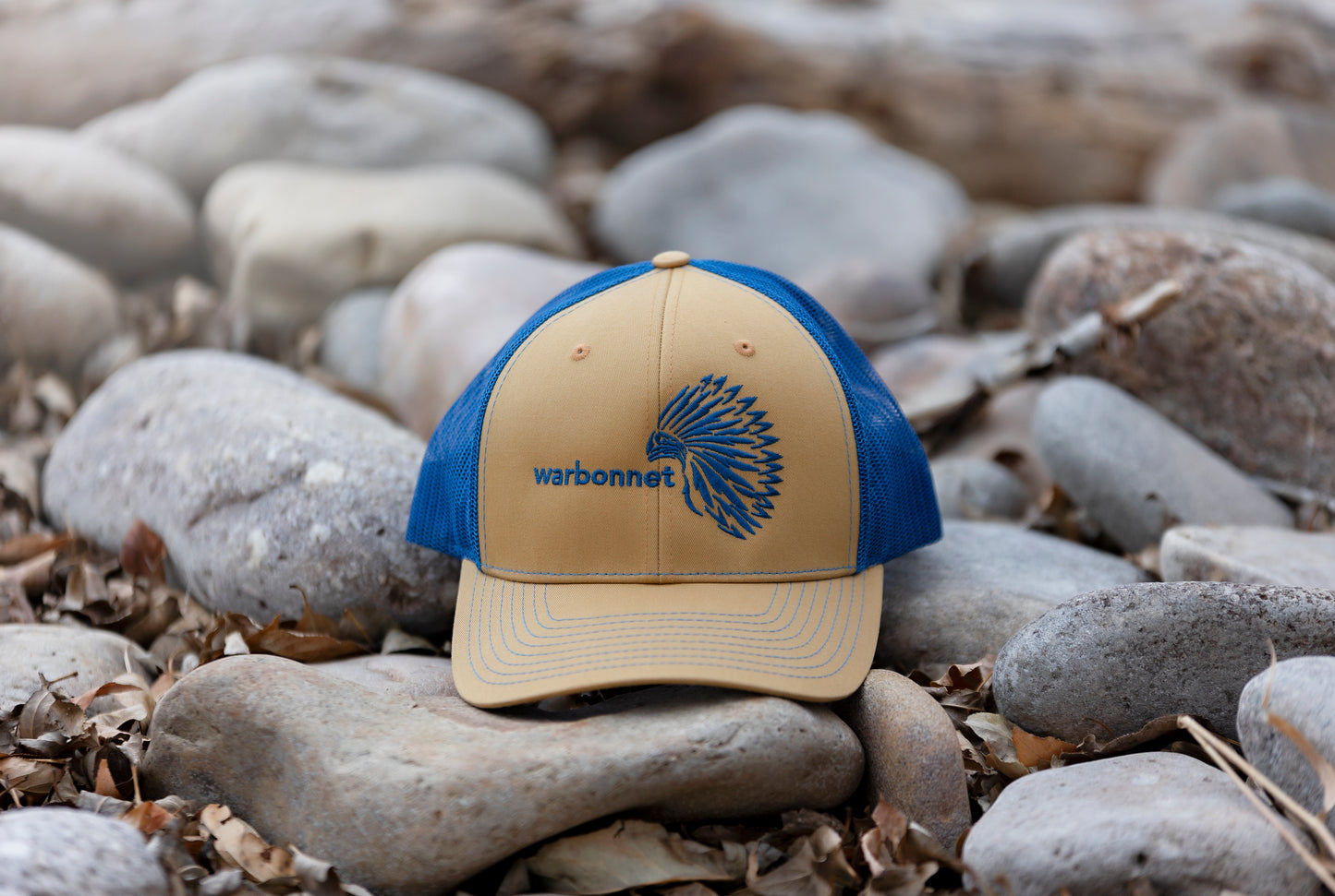 warbonnet trucker hat - Biscuit / True Blue
